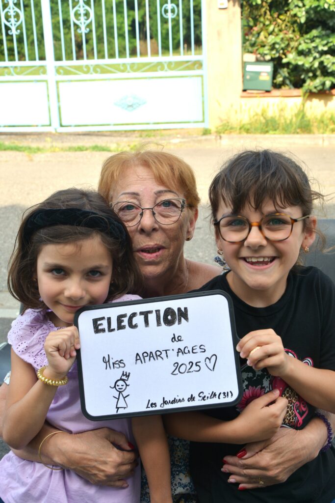 Découvrez notre nouvelle miss APART'âges 2025. Les jardins de Seilh se sont enflammés lors du défilé de mode de nos mamies !