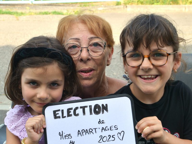 Découvrez notre nouvelle miss APART'âges 2025. Les jardins de Seilh se sont enflammés lors du défilé de mode de nos mamies !
